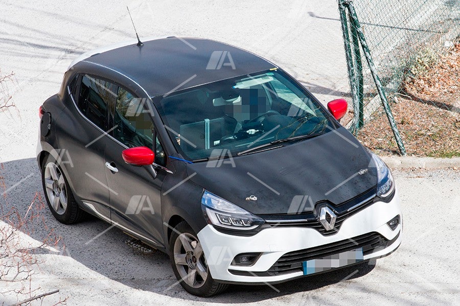 Fotos espía del posible Renault Clio micro híbrido Fotos espía del posible Renault Clio micro híbrido