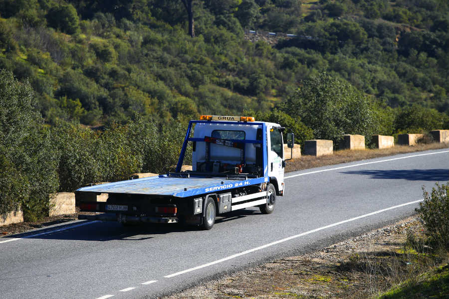 Cuándo pidas una grúa, solicita el número del conductor. Así evitarás problemas.