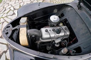 El motor de 4 cilindros y 1.200 cm3 tenía un buen rendimiento y prestaciones en su época.