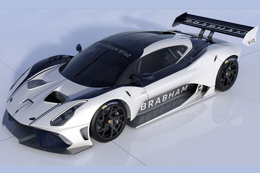 El faldón delantero y el spoiler trasero generan más carga aerodinámica que el peso del propio Brabham.