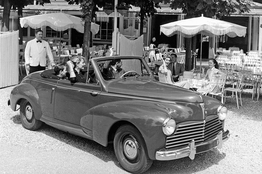 El Peugeot 203 cabrio tenía una silueta de más seductora.