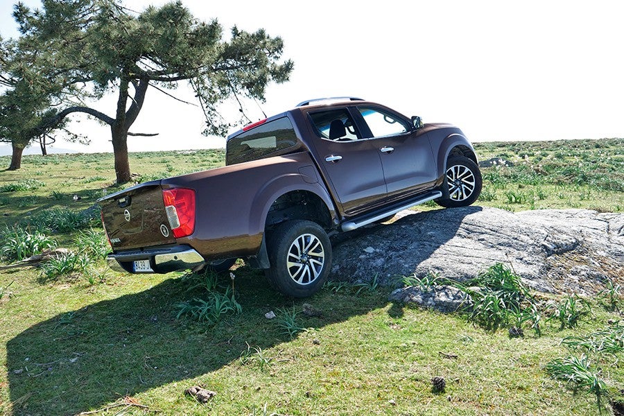 nissan postura de cuerpo duro