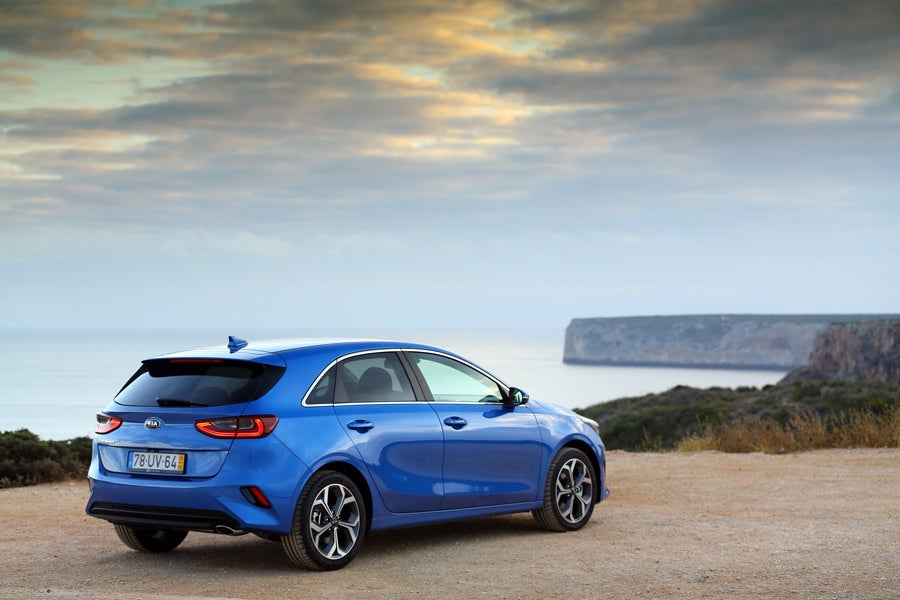 El nuevo Kia Ceed viene muy bien equipado desde el acabado más básico.