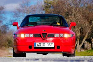 El motor V6 del Alfa Romeo SZ tiene un sonido que es música para los oídos.