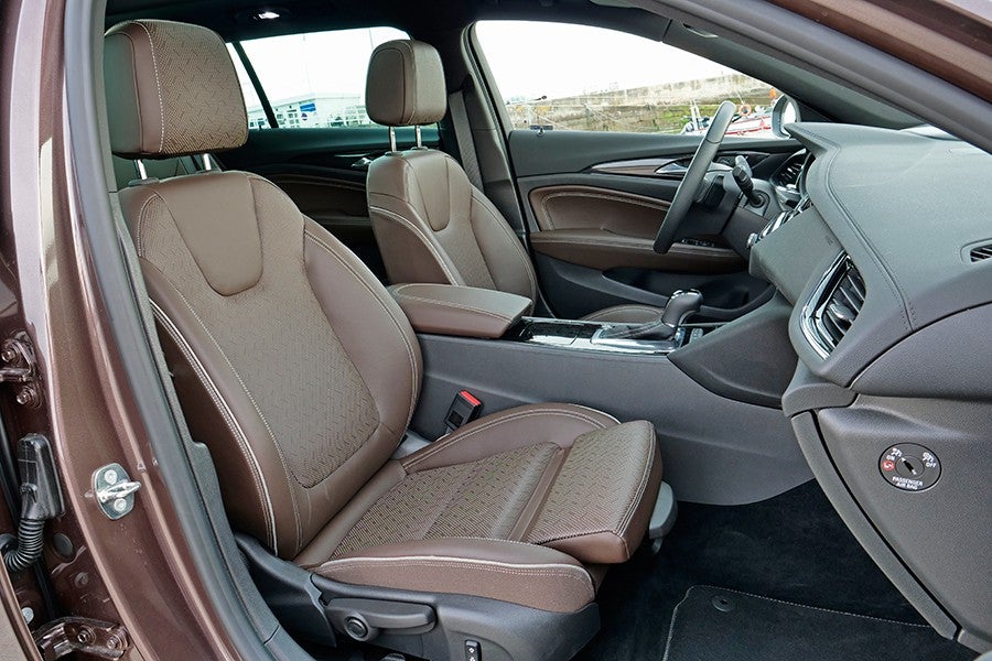 El interior es elegante y cómodo.