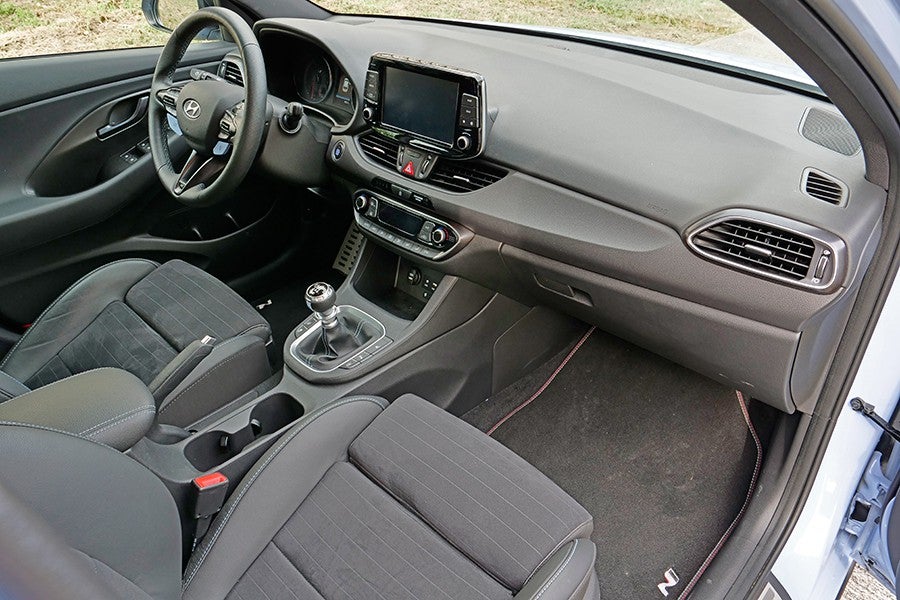 El interior apenas se distingue del resto de la gama i30.