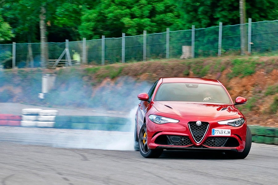 El Alfa Romeo Giulia Quadrifoglio es uno de los mejores deportivos del mercado.