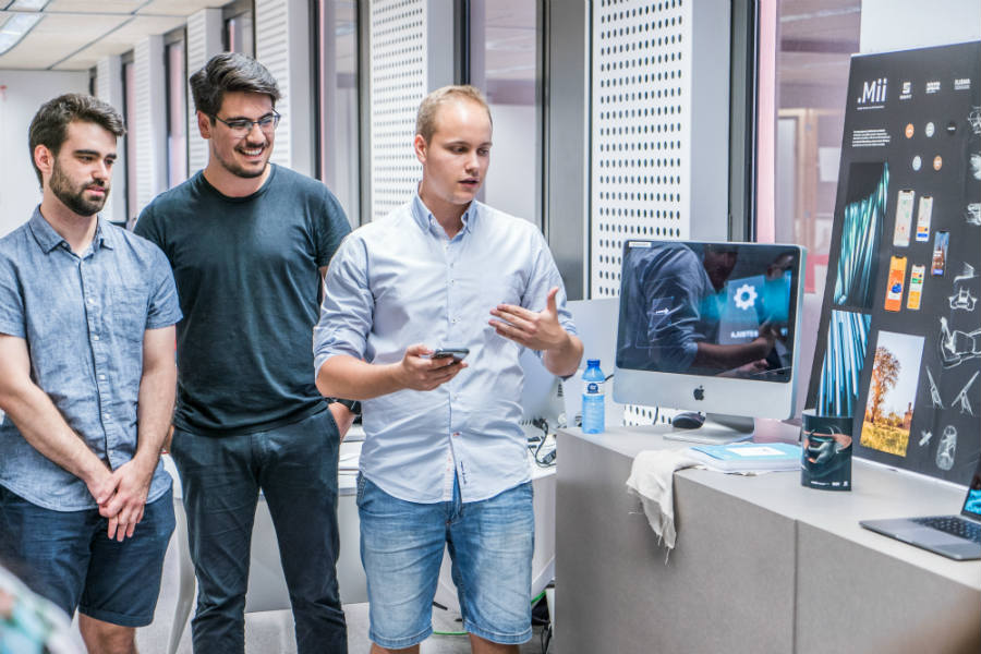Los jóvenes son los protagonistas en el concurso "Seat Carsharing 2025"