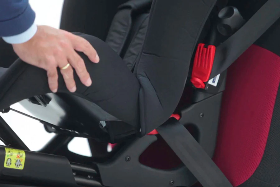Cómo instalar fácilmente una silla de coche con el cinturón