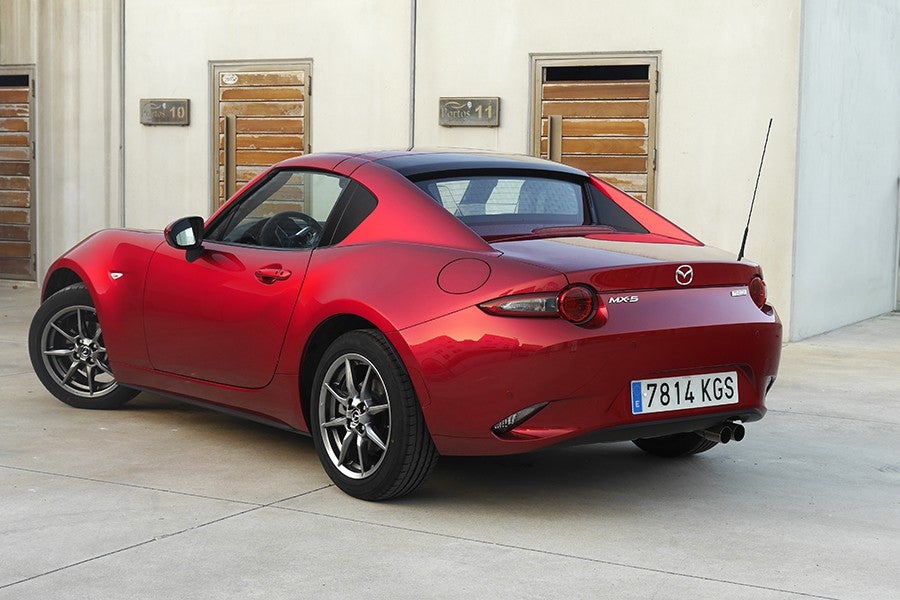 La parte trasera es la que más difiere respecto al resto de MX-5 y es realmente atractiva.