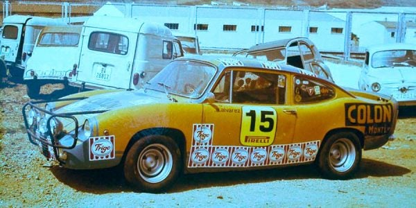 Uno de los prototipos especiales españoles de los años setenta sobre un R8.