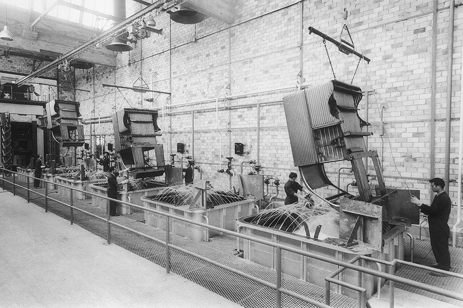 La fábrica era muy manual al principio.