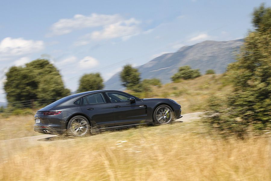El Porsche Panamera es un coche sorprendentemente ágil.
