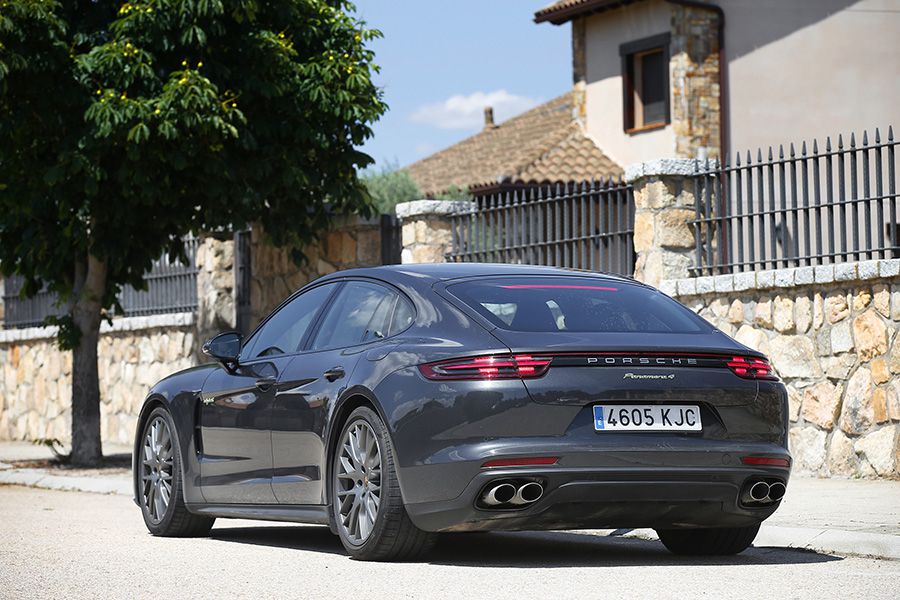 La zaga del último Panamera acerca su diseño al del 911.