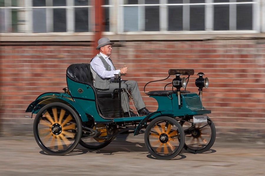 Primer Opel fabricado bajo patente.