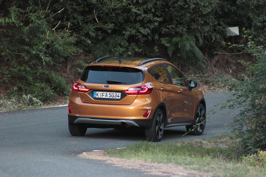 Imágenes dinámicas del Ford Fiesta Active.