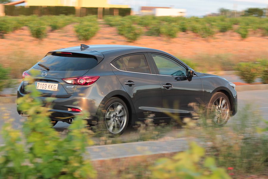 El Mazda3 puede presumir de un buen comportamiento dinámico.