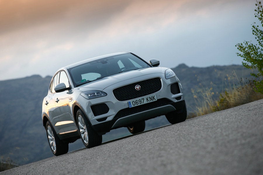 El Jaguar E-Pace es el hermano gemelo del Range Rover Evoque.