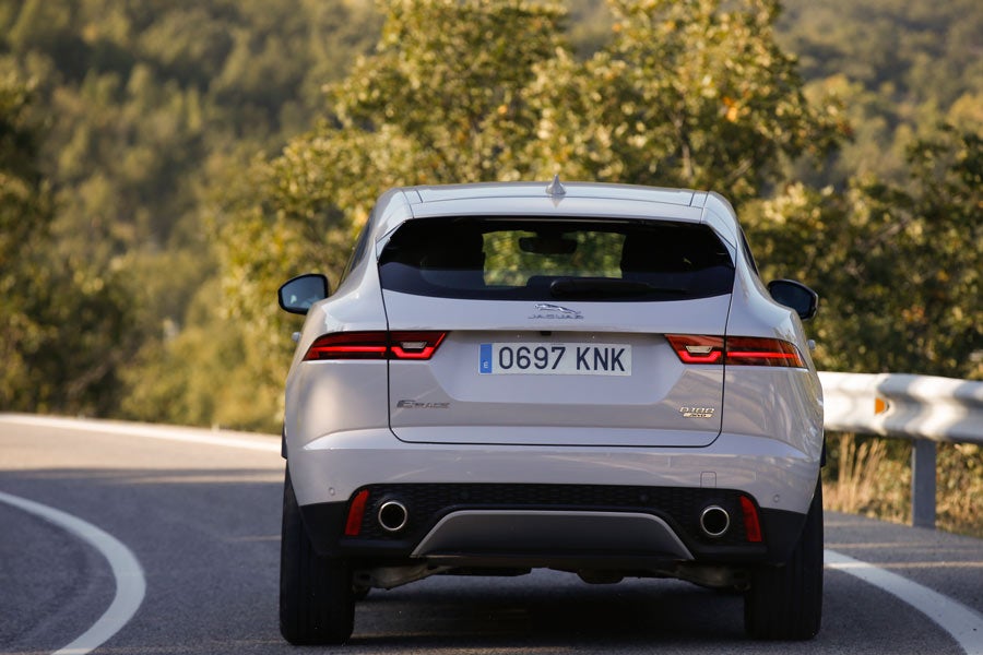 Imágenes dinámicas del Jaguar E-Pace.