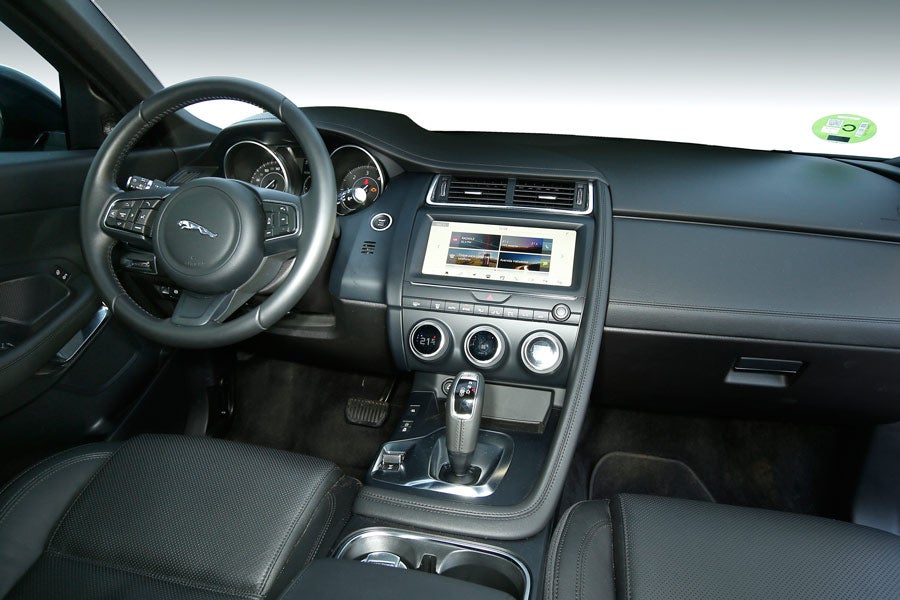 El interior del E-Pace da mucha sensación de calidad.