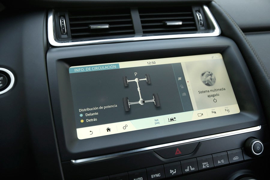 La pantalla central táctil tiene un tamaño de 10 pulgadas.