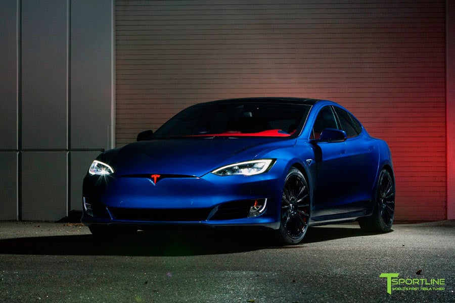 Si Superman tuviera un Tesla, sería este Si Superman tuviera un Tesla, sería este