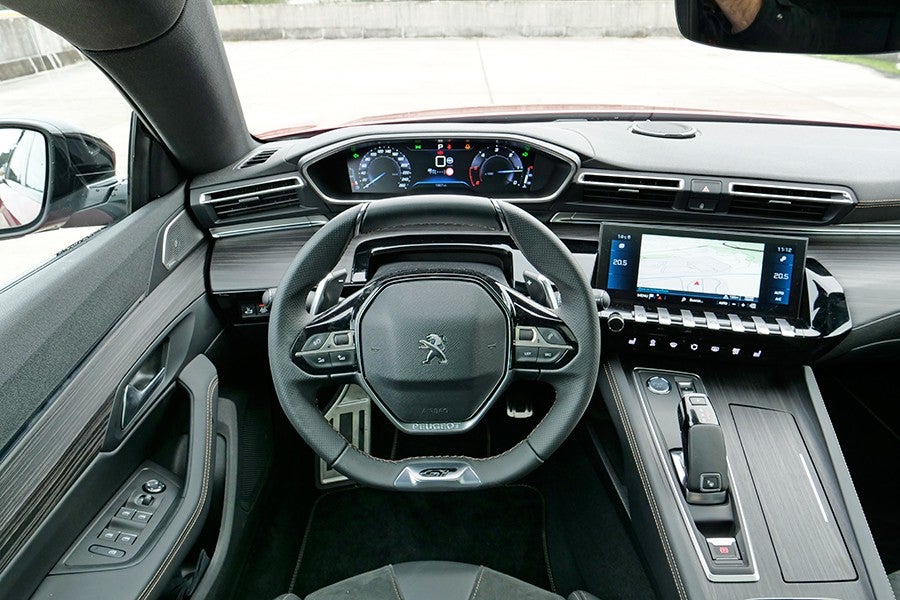 La tercera generación del i-Cockpit ha solucionado algunas carencias del concepto original.