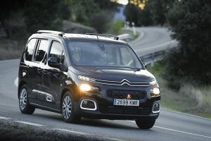 Los faros del Citroën Berlingo ofrecen una muy buena iluminación de la carretera.