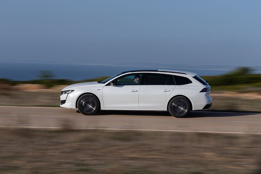 El Peugeot 508 familiar es 4 centímetros más largo que la berlina.