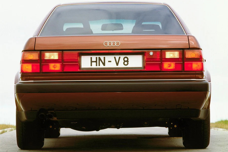 El primer Audi V8 era en realidad un Audi 200 con dos motores de Golf GTi.