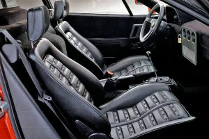 El interior del 288 GTO es casi tan único como su formidable silueta.