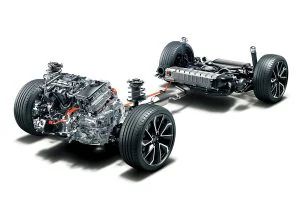 En un coche híbrido hay dos sistemas de frenado: el convencional hidráulico y el regenerativo eléctrico.