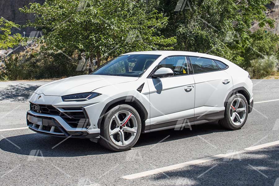 Fotos espía del Lamborghini Urus MHEV: el V8 se electrifica | Autocasión