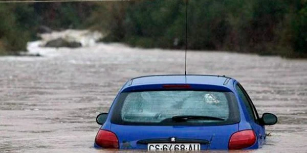 Cómo recuperar un coche inundado