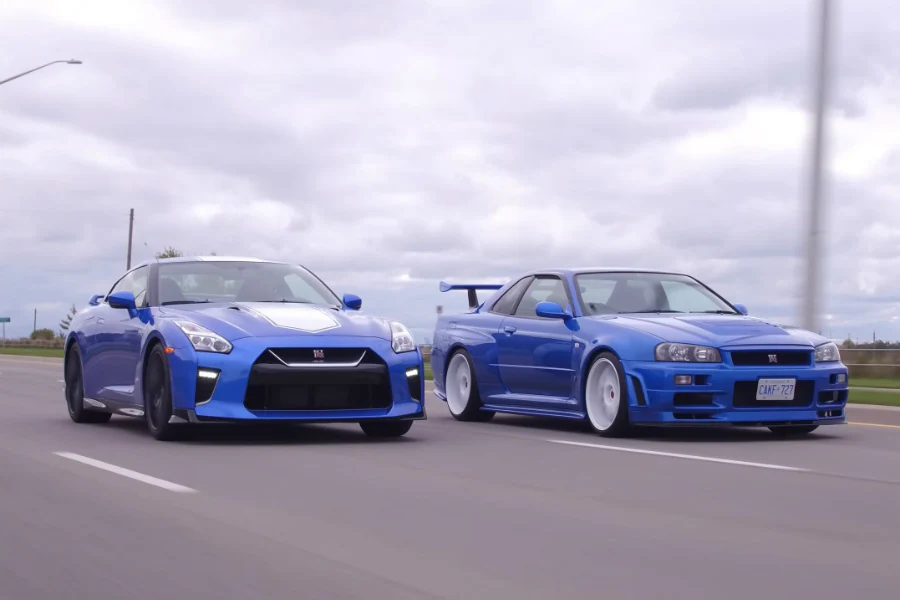 Nissan R34 Skyline GT-R vs R35 GT-R: ¿con cuál te quedarías? | Autocasión
