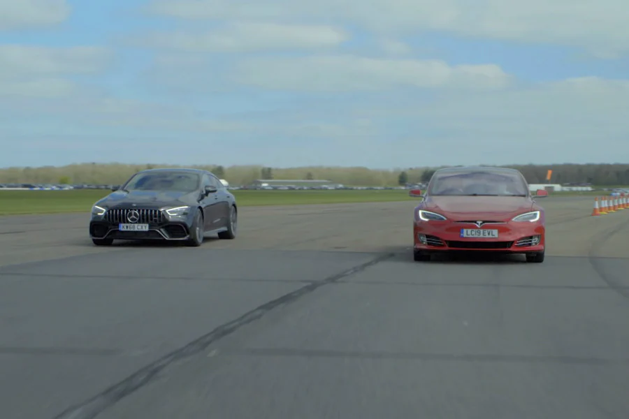 Vídeo La Carrera De Velocidad Entre Dos Superberlinas De