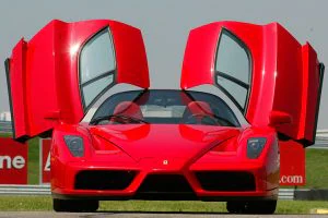 El Ferrari Enzo fue el supercoche con el que empezó el milenio.