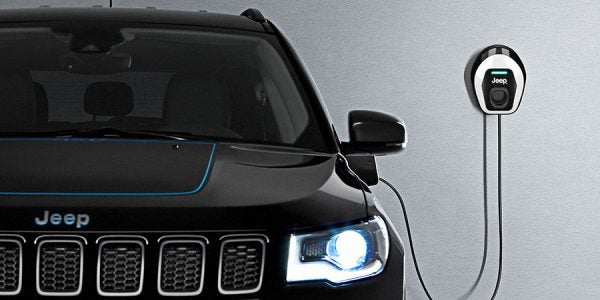 Como promoción de lanzamiento, Jeep regala el punto de carga.