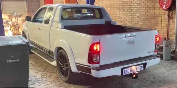 VÍDEO | ¡Esta Toyota Hilux con motor AMG es infernal!