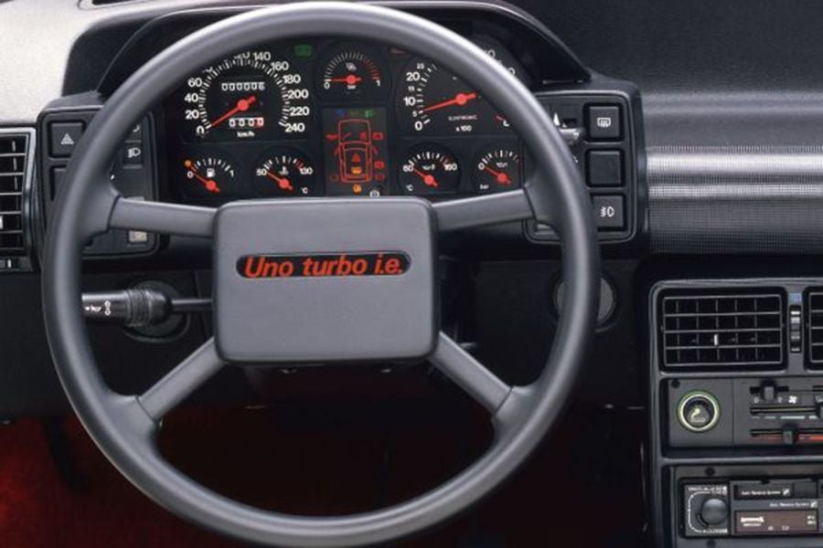 coches-m-ticos-el-fiat-uno-turbo-autocasi-n