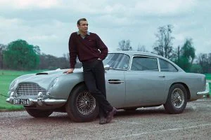 Aston Martin DB5 y James Bond