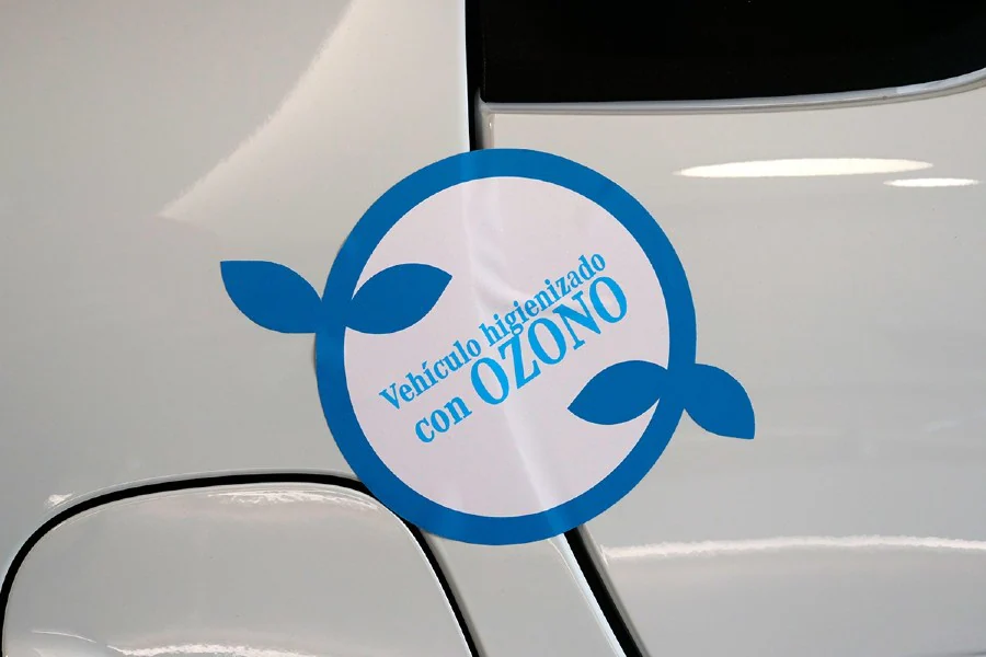 Lavado interior del coche con ozono para eliminar los malos olores