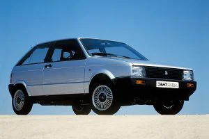 El primer Ibiza rompía definitivamente con Fiat.