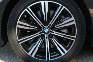 Prueba del BMW 330e 2020 híbrido enchufable detalles.