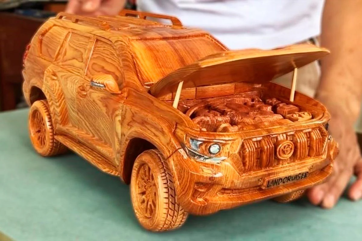 Maqueta de madera coche con motor