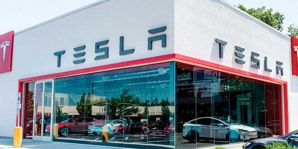 Musk ya no convence ni en su propio país... y las ventas de Tesla caen ...