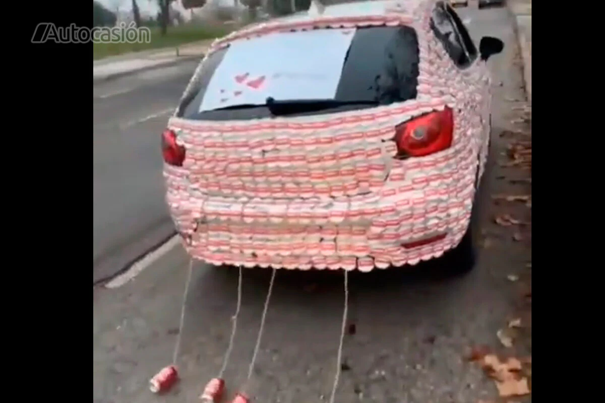Es legal decorar mi coche con pegatinas? - News Motoreto