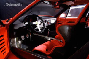 El interior del F40 estaba desprovisto del más mínimo lujo.