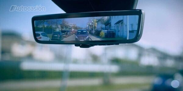 Ford lanza Smart Mirror, el retrovisor inteligente para furgonetas