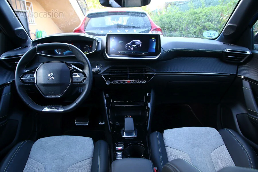 Peugeot 208: bien en diseño, calidad y dinamismo; a mejorar, el espacio  interior